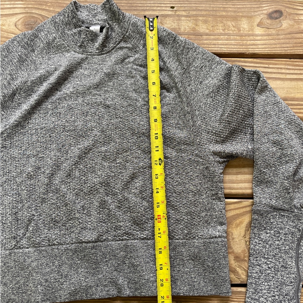 Lululemon Long Sleeve Top Size 8 Gray Thumbhole Athletic Running Shirt - Picture 4 of 10